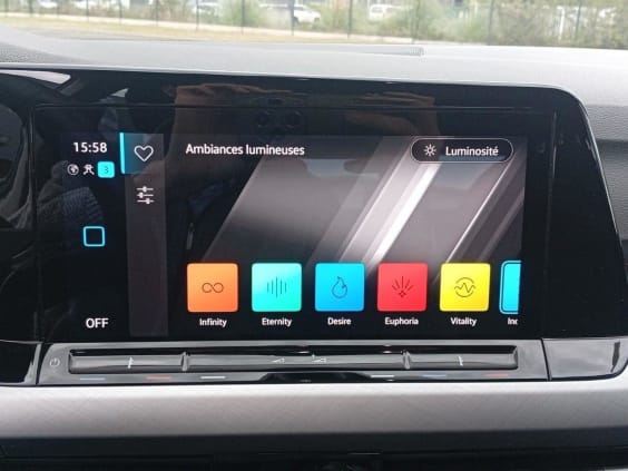 Volkswagen GOLF GOLF VIII 1.0 ETSI 110CH DSG LIFE Bleu Atlantique Metal