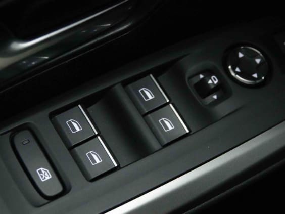 Peugeot 5008 HYBRID 145 AUT GT Gris