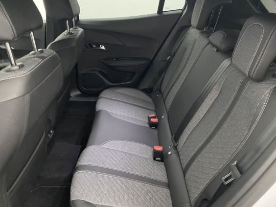 Peugeot 2008 NOUVEAU HYBRID 145 E-DCS6 ALLURE Blanc Okenite