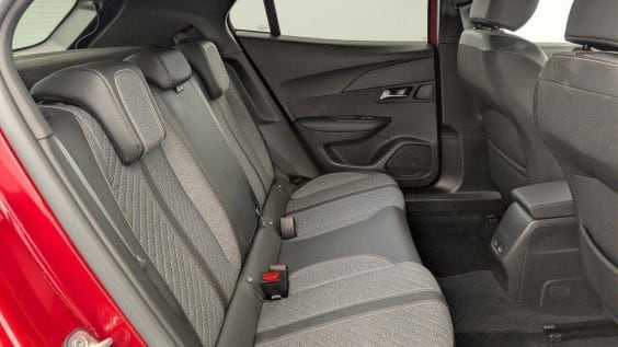 Peugeot 2008 NOUVEAU HYBRID 145 E-DCS6 ALLURE Rouge Elixir