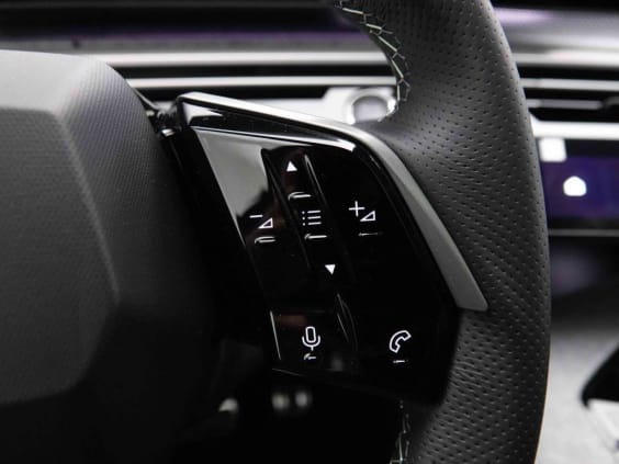 Peugeot 5008 145 e-DCS6  HYBRID GT 7PL Gris