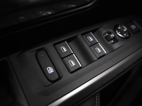 Peugeot 5008 145 e-DCS6  HYBRID GT 7PL Gris