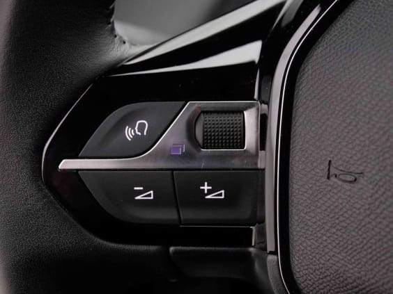 Peugeot 2008 1.2 T 100 Allure Noir