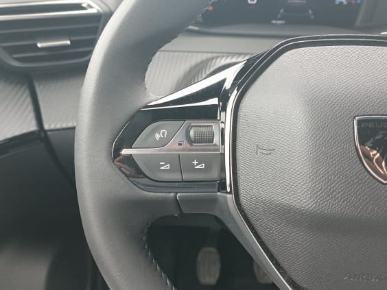 Peugeot 2008 1.2 100 allure Rouge Elixir