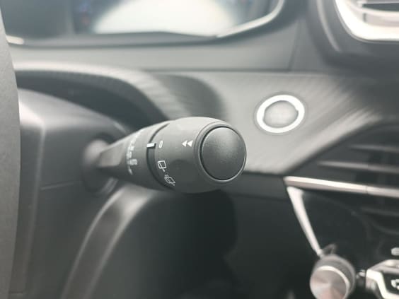 Peugeot 2008 1.2 100 allure Rouge Elixir