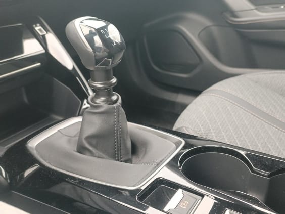 Peugeot 2008 1.2 100 allure Rouge Elixir