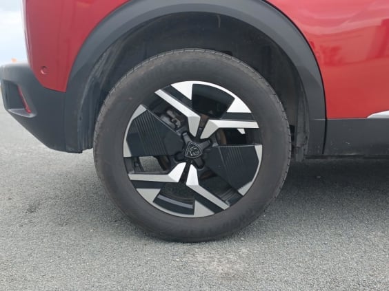 Peugeot 2008 1.2 100 allure Rouge Elixir