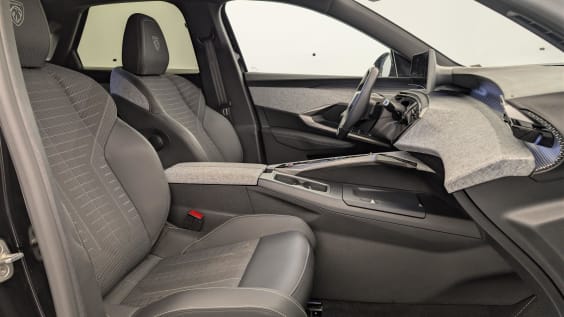 Peugeot 3008 Hybrid 145 e-DCS6 GT Noir Perla Nera