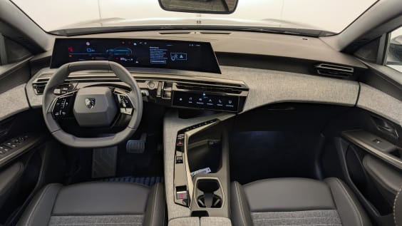 Peugeot 5008 HYBRID 145 CH E-DCS6 ALLURE Noir Perla Nera