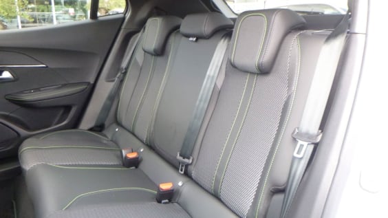 Peugeot 2008 Hybrid 145 e-DCS6 GT Blanc Okénite