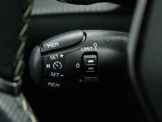 Peugeot 208 HYBRID 145 AUT GT Gris