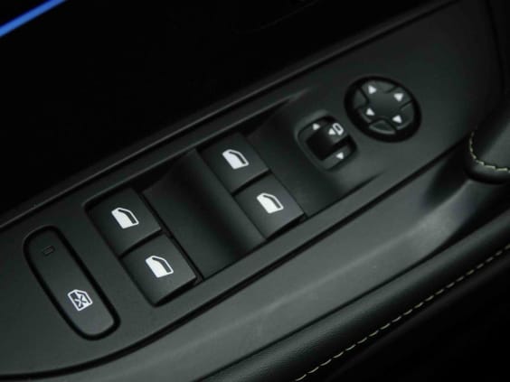 Peugeot 208 HYBRID 145 AUT GT Gris