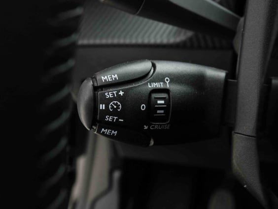 Peugeot 208 1.2 T 100 Allure Noir