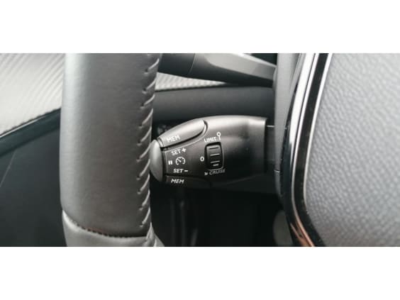 Peugeot 208 1.2 puretech 100 allure Gris clair