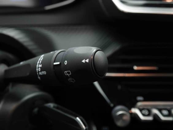 Peugeot 208 1.2 T 100 Allure Noir