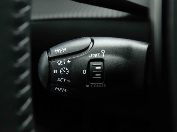 Peugeot 208 1.2 TURBO 100 ALLURE Gris