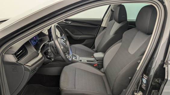 Skoda Octavia Combi 2.0 TDI 150 ch DSG7 Ambition Noir Magic Nacré