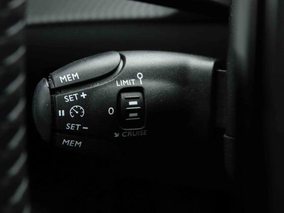 Peugeot 208 1.2 TURBO 100 ALLURE Argent