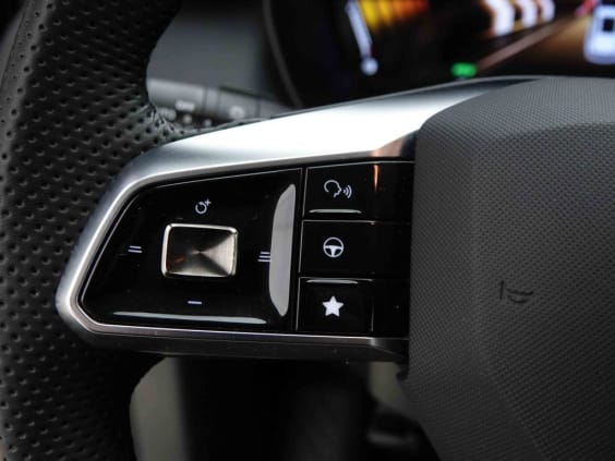 MG ZS HYBRID+ 194 LUXURY Noir