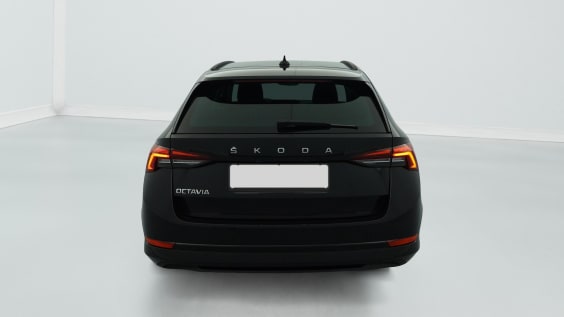 Skoda Octavia Combi 2.0 TDI 150 ch DSG7 Ambition Noir Magic Nacré
