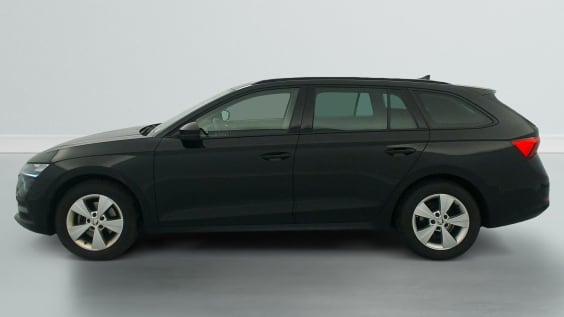 Skoda Octavia Combi 2.0 TDI 150 ch DSG7 Ambition Noir Magic Nacré