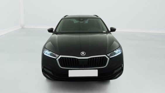 Skoda Octavia Combi 2.0 TDI 150 ch DSG7 Ambition Noir Magic Nacré