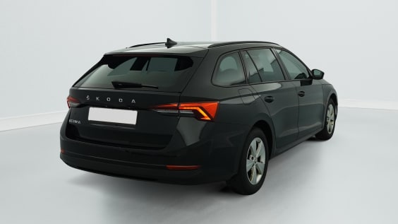 Skoda Octavia Combi 2.0 TDI 150 ch DSG7 Ambition Noir Magic Nacré