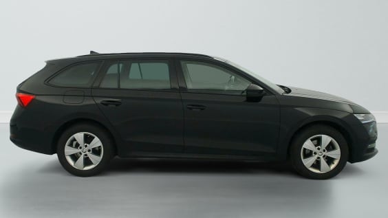 Skoda Octavia Combi 2.0 TDI 150 ch DSG7 Ambition Noir Magic Nacré