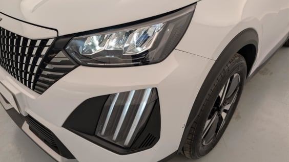 Peugeot 2008 100 S&S BVM6 Allure Blanc Okenite