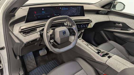 Peugeot 5008 HYBRID 145 CH E-DCS6 ALLURE Blanc Okenite