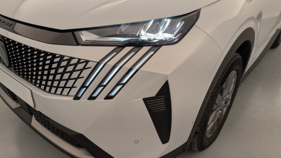 Peugeot 5008 HYBRID 145 CH E-DCS6 ALLURE Blanc Okenite