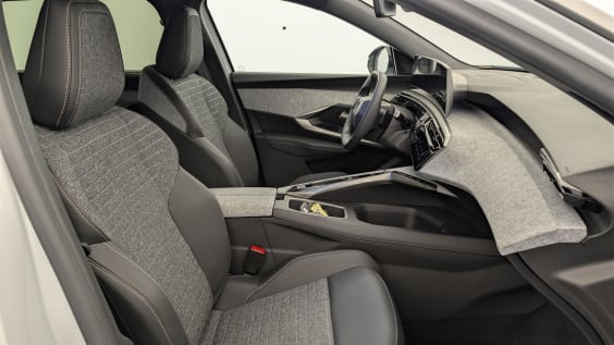 Peugeot 5008 HYBRID 145 CH E-DCS6 ALLURE Blanc Okenite