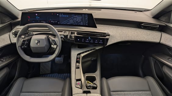 Peugeot 5008 HYBRID 145 CH E-DCS6 ALLURE Blanc Okenite