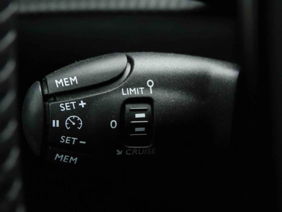 Peugeot 2008 54 KW 156 Bleu