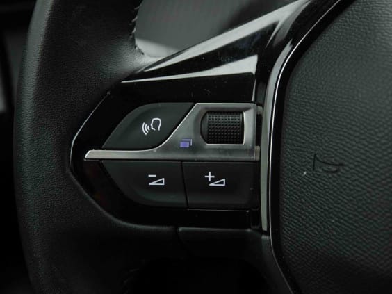Peugeot 208 1.2 TURBO 100 ALLURE Jaune