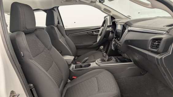 Isuzu D-MAX 2.2L SPACE CABINE M/T EVOLUTION SPLASH WHITE