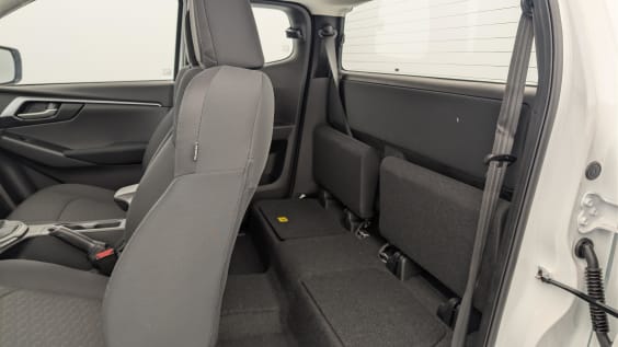 Isuzu D-MAX 2.2L SPACE CABINE M/T EVOLUTION SPLASH WHITE