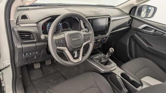 Isuzu D-MAX 2.2L SPACE CABINE M/T EVOLUTION SPLASH WHITE