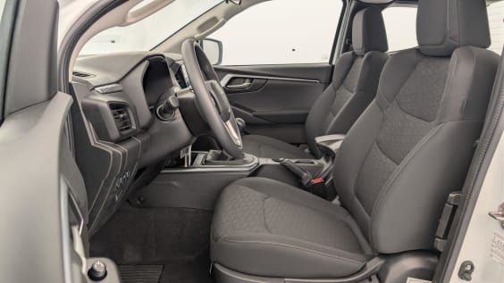 Isuzu D-MAX 2.2L SPACE CABINE M/T EVOLUTION SPLASH WHITE