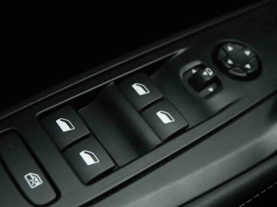 Peugeot 208 Hybrid 136 e-DCS6 GT Gris