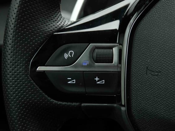 Peugeot 208 Hybrid 136 e-DCS6 GT Gris