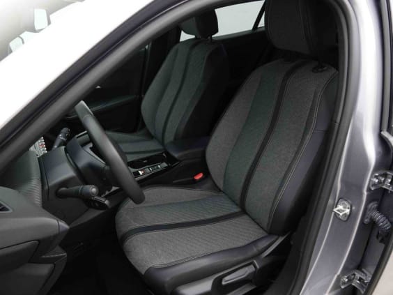 Peugeot E-2008 54 KW 156  ALLURE Argent