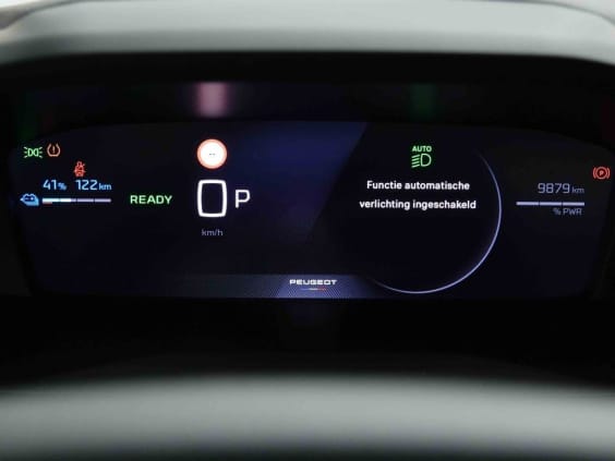 Peugeot E-2008 54 KW 156  ALLURE Argent