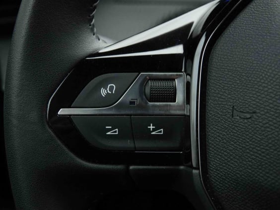 Peugeot E-2008 54 KW 156  ALLURE Argent