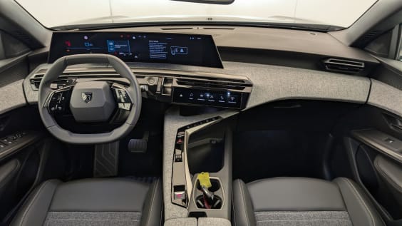 Peugeot 5008 HYBRID 145 CH E-DCS6 ALLURE Noir Perla Nera