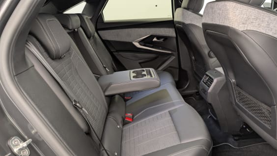 Peugeot 3008 Hybrid 145 e-DCS6 GT Gris Titane / Toit Noir