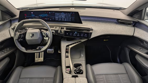 Peugeot 3008 Hybrid 145 e-DCS6 GT Gris Titane / Toit Noir