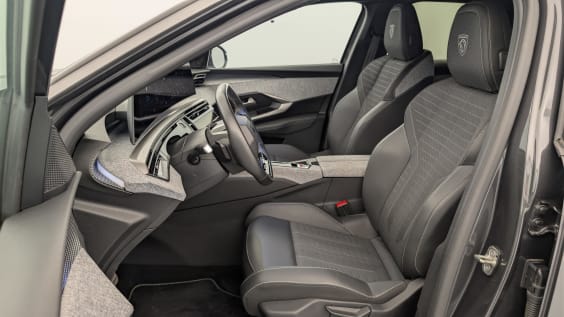 Peugeot 3008 Hybrid 145 e-DCS6 GT Gris Titane / Toit Noir