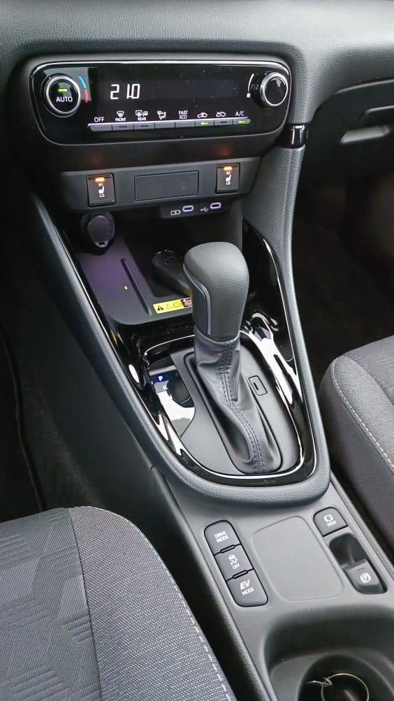Toyota Yaris YARIS  IV Hybride 116h Design e-CVT Blanc Lunaire Nacré