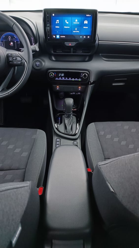 Toyota Yaris YARIS  IV Hybride 116h Design e-CVT Blanc Lunaire Nacré